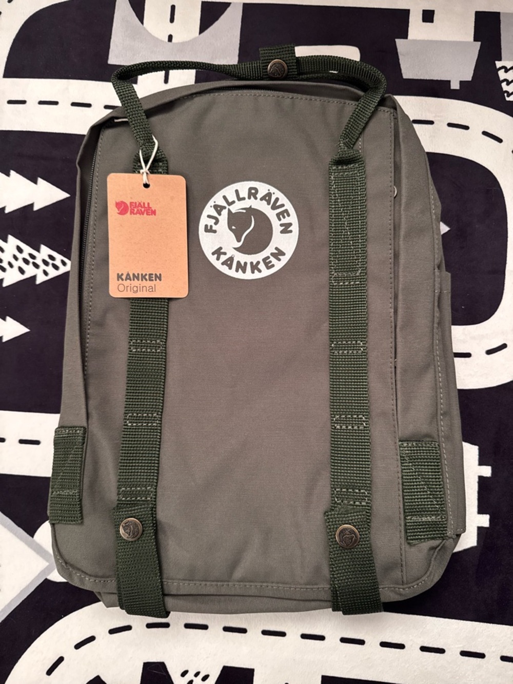 Fjallraven Kanken Backpack in Olive Green with Dark Green Straps 16L